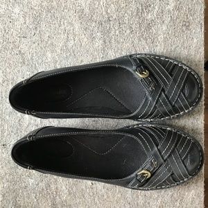 Clarks 7 1/2 rubber sole flats